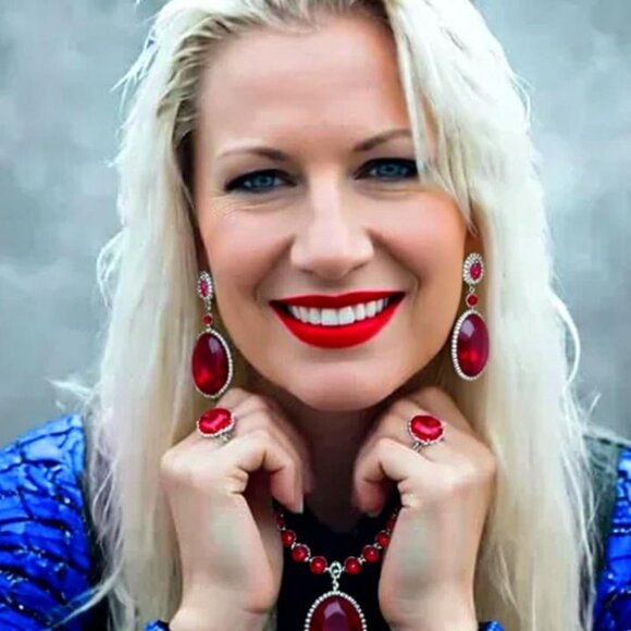 UNLISTED ITEM LIVE SHOW JEWELRY - Picture 1 of 1